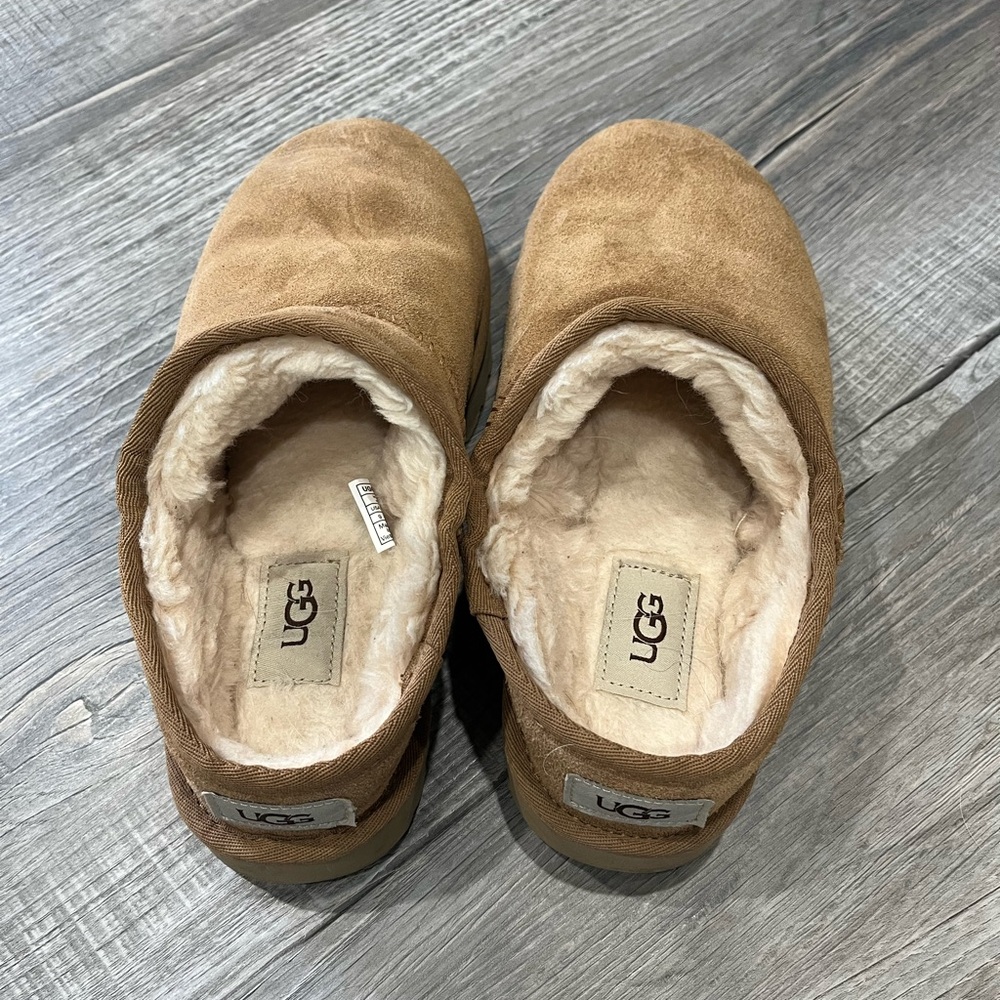 Ugg Classic Slipper - image 2